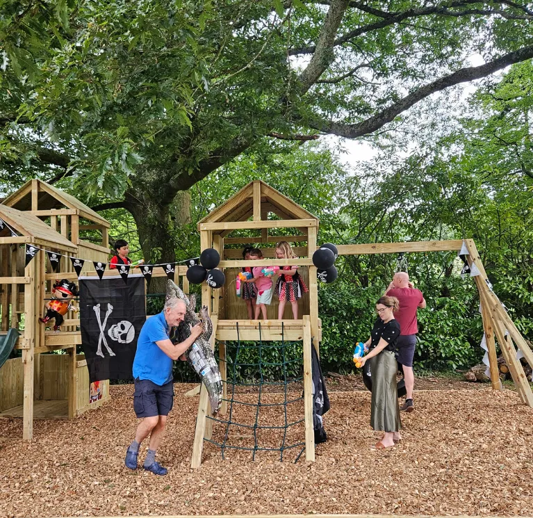 Outdoor play frames image